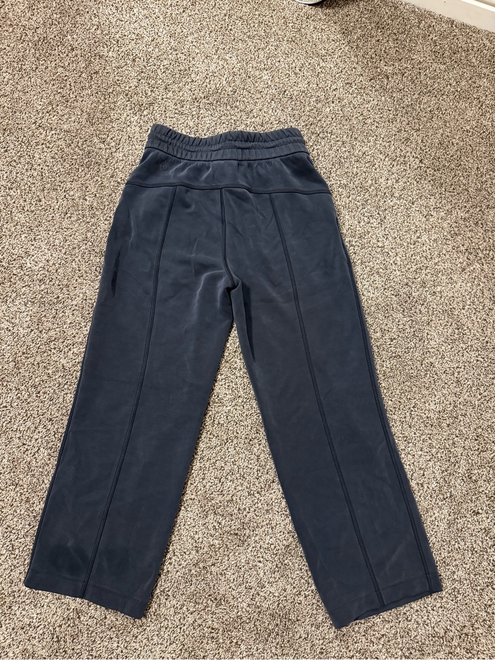 Lululemon grey softstreme pant cropped